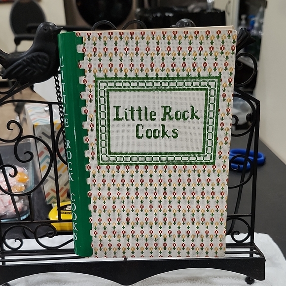 1972 LITTLE ROCK COOKS COOKBOOK - Picture 1 of 8